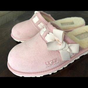 Pink UGG Slippers Bow Size 6
